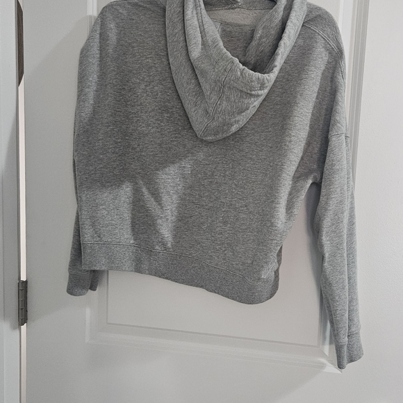 Roots Cropped Grey Sweater - Picture 6 of 9